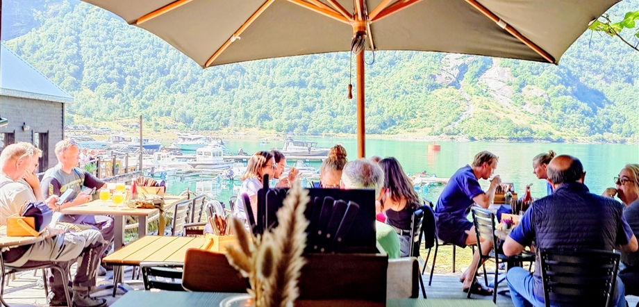 Geiranger - terrace lunch